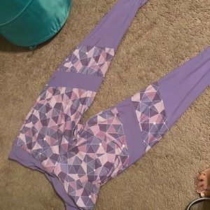 Purple wall leggings